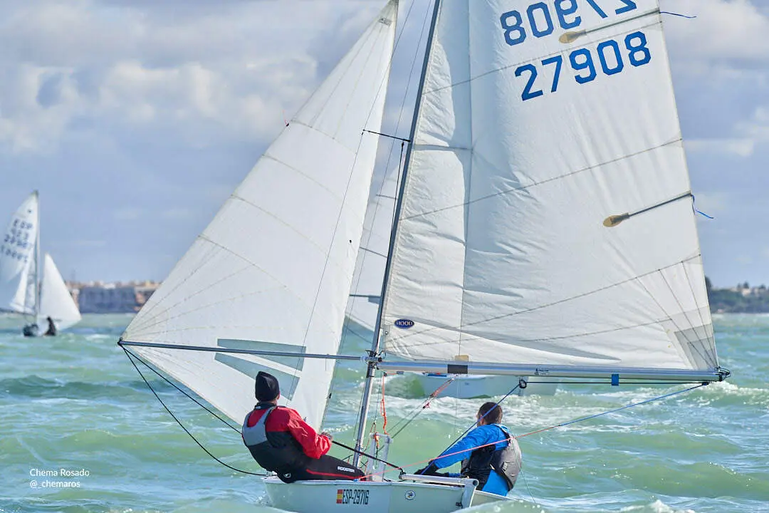 Los regatistas en acci&oacute;n.