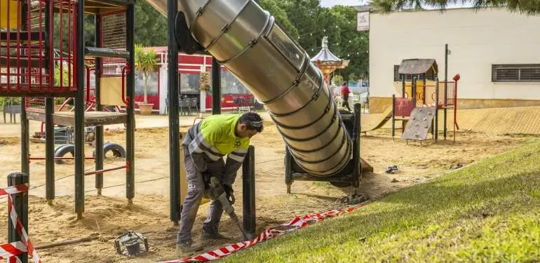 Obra de un parque infantil.