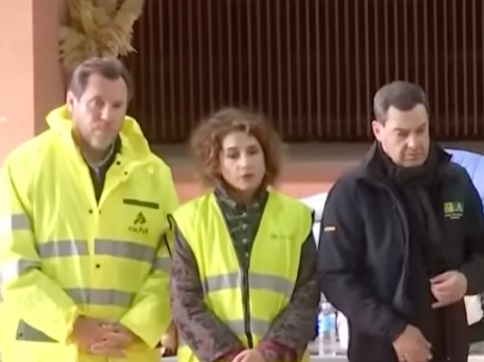El ministro &Oacute;scar Puente, a la izquierda, hoy en Adamuz. / Fotograf&iacute;a: Youtube