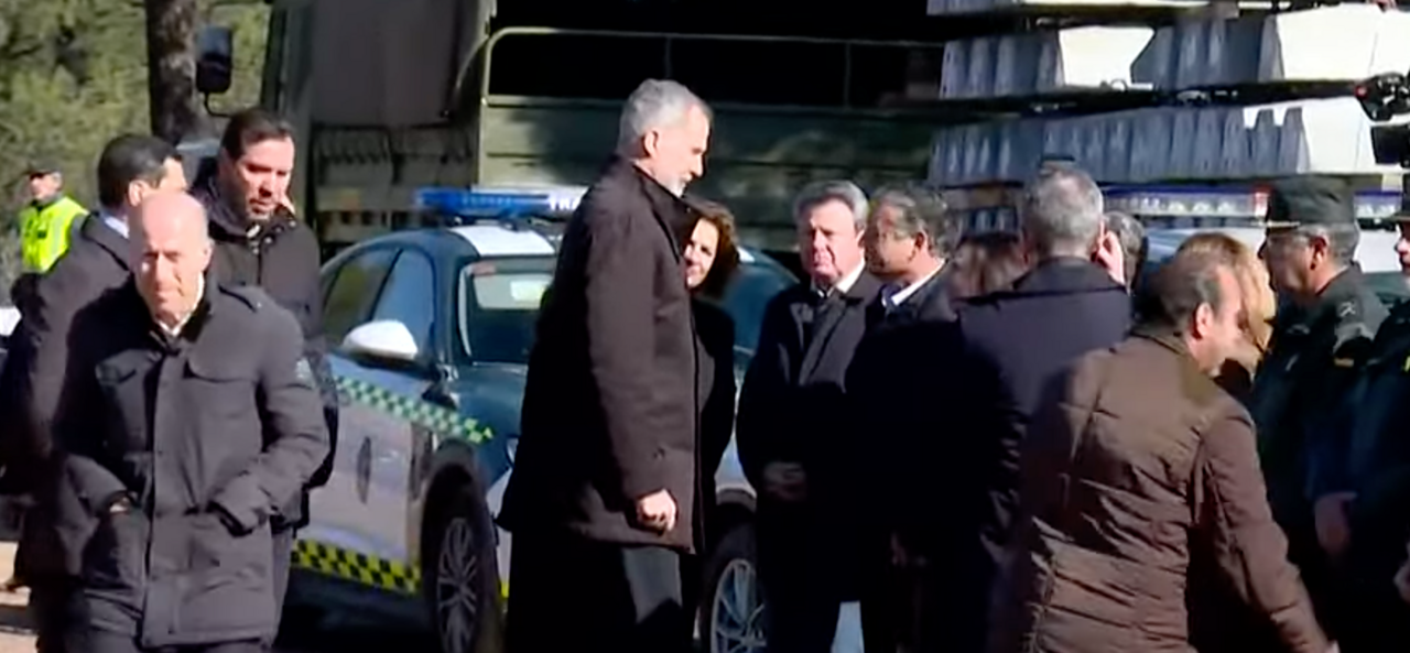 Los Reyes de Espa&ntilde;a llegan al lugar.