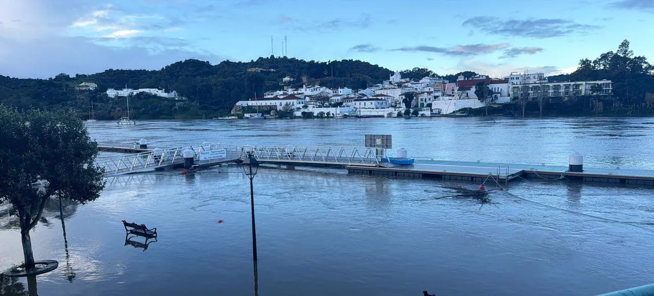 Pantal&aacute;n de Sanl&uacute;car de Guadiana.