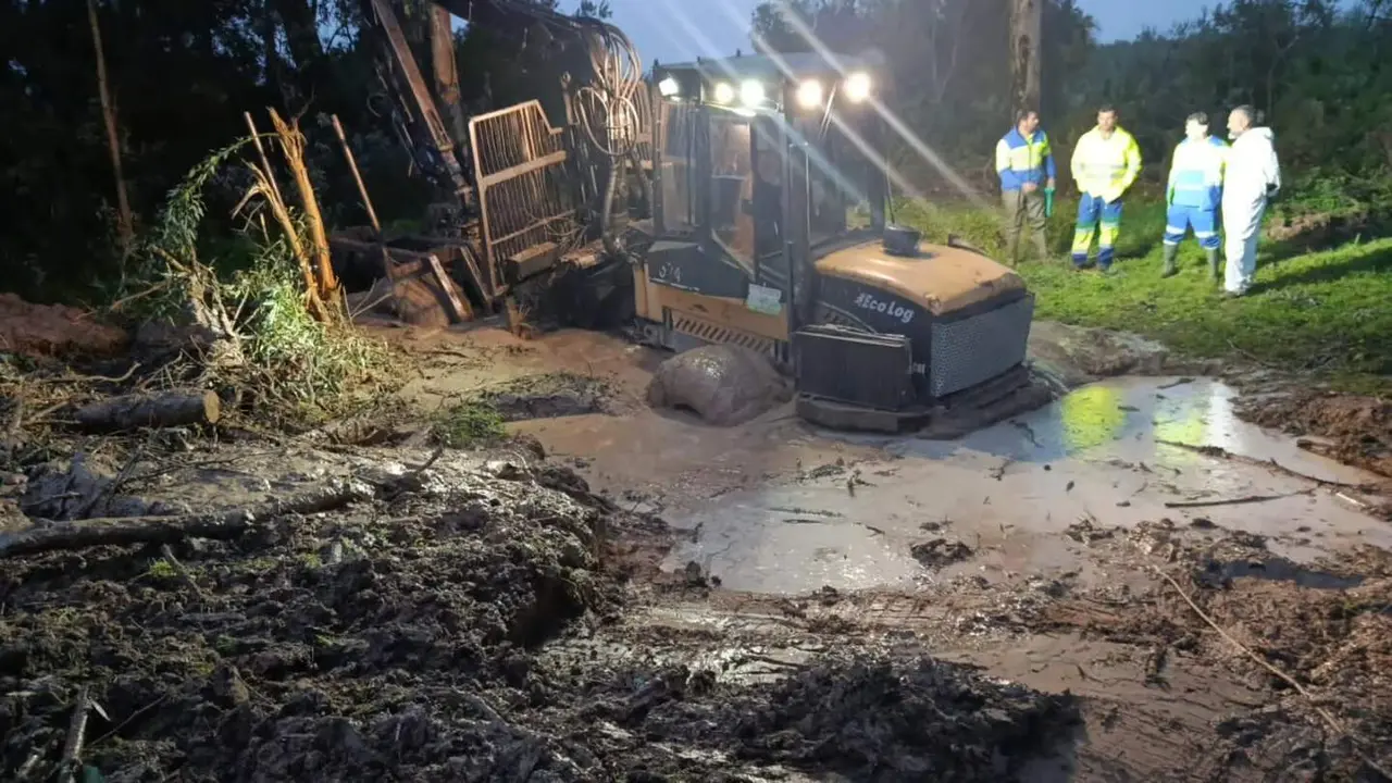 Reparaci&oacute;n de la tuber&iacute;a en Hinojos.