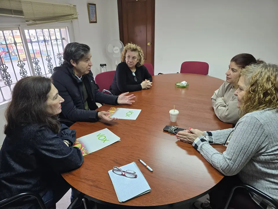 Reuni&oacute;n VOX-AAVV Virgen del Roc&iacute;o