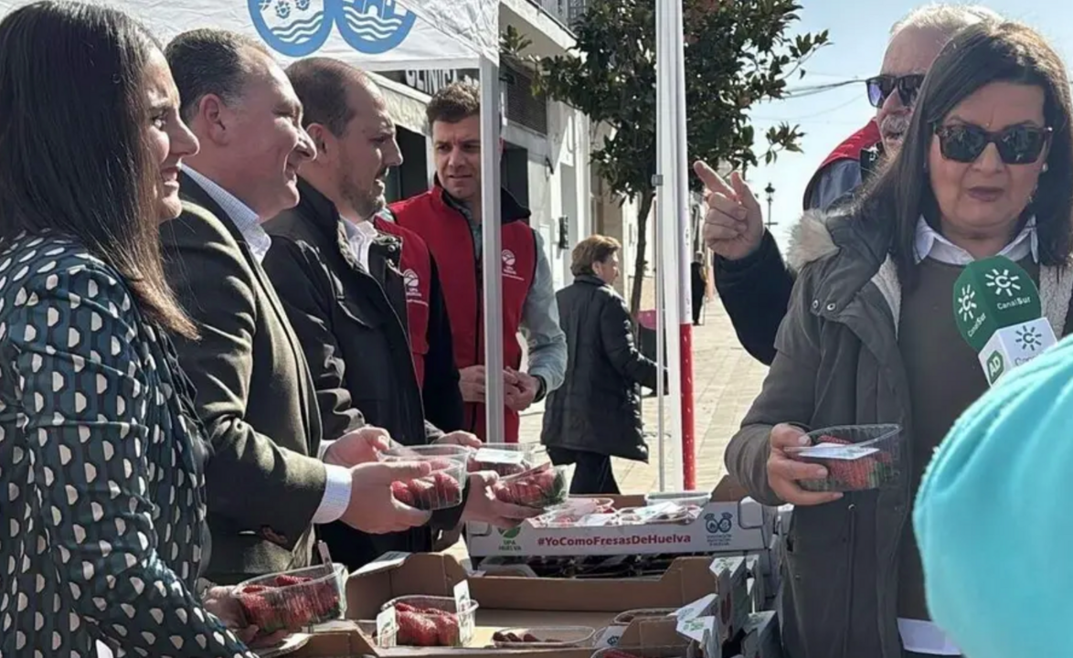 Campa&ntilde;a #YoComoFresasdeHuelva en Adamuz.
