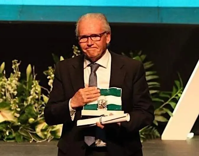 Manuel &Aacute;ngel V&aacute;zquez Medel.