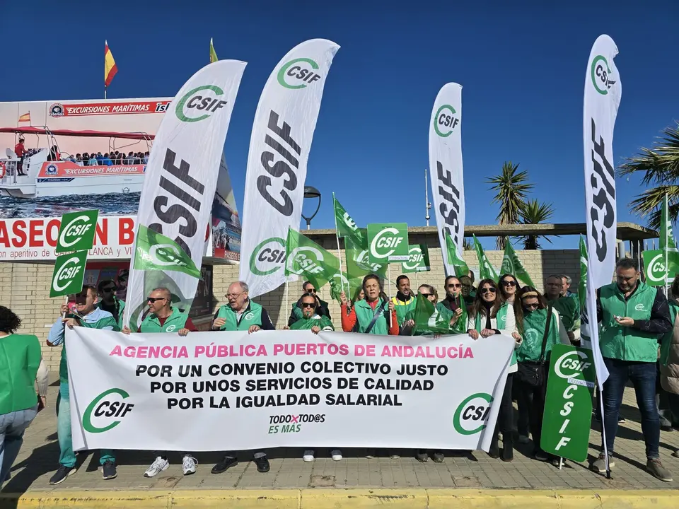 CSIF protesta en Isla Cristina contra la privatizaci&oacute;n de los servicios de Puertos de Andaluc&iacute;a