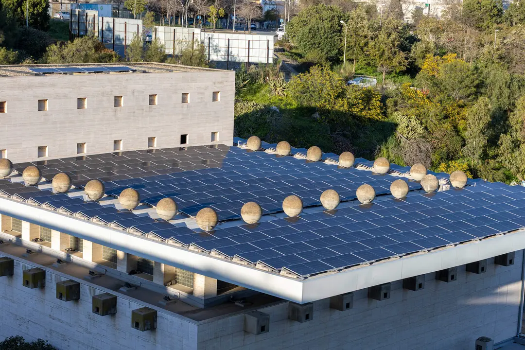 Placas solares en la Casa Col&oacute;n.