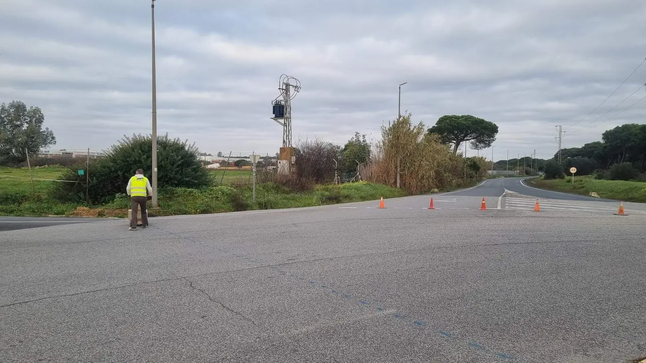 Cerrado temporalmente el acceso por Las Vegas en la entrada sur a Aljaraque por obras de iluminaci&oacute;n