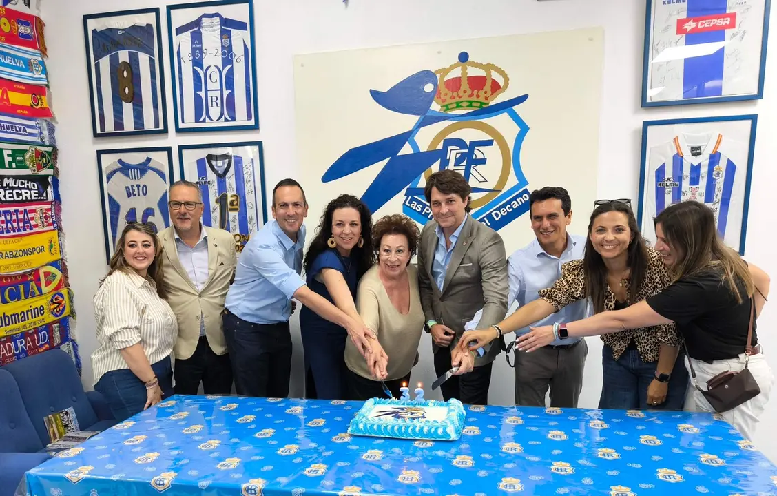 La peña femenina "Primeras del Decano", cumple 32 años