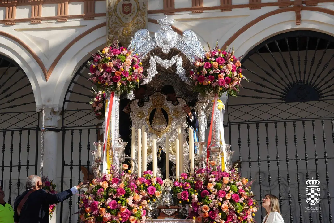 Simpecado de la Hermandad de Moguer