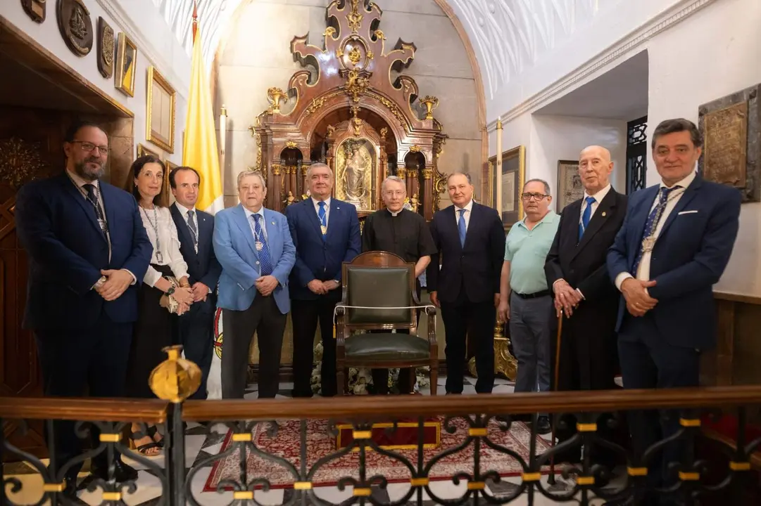 La Diputaci&oacute;n entrega a la Hermandad de la Cinta el sill&oacute;n que utiliz&oacute; San Juan Pablo II en Huelva