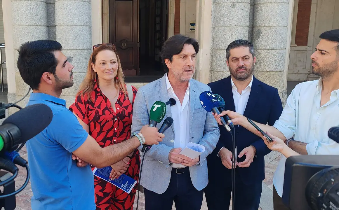 Enrique Gavi&ntilde;o en rueda de prensa