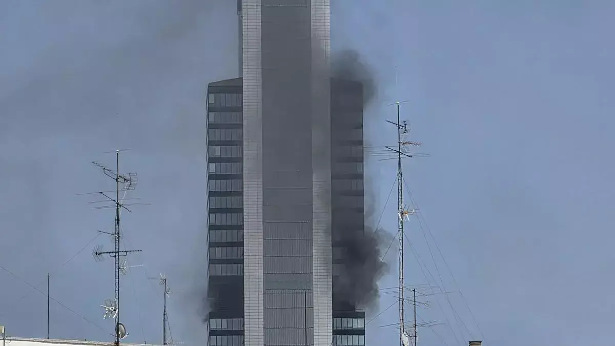 Incendio en la Torre Moeve.