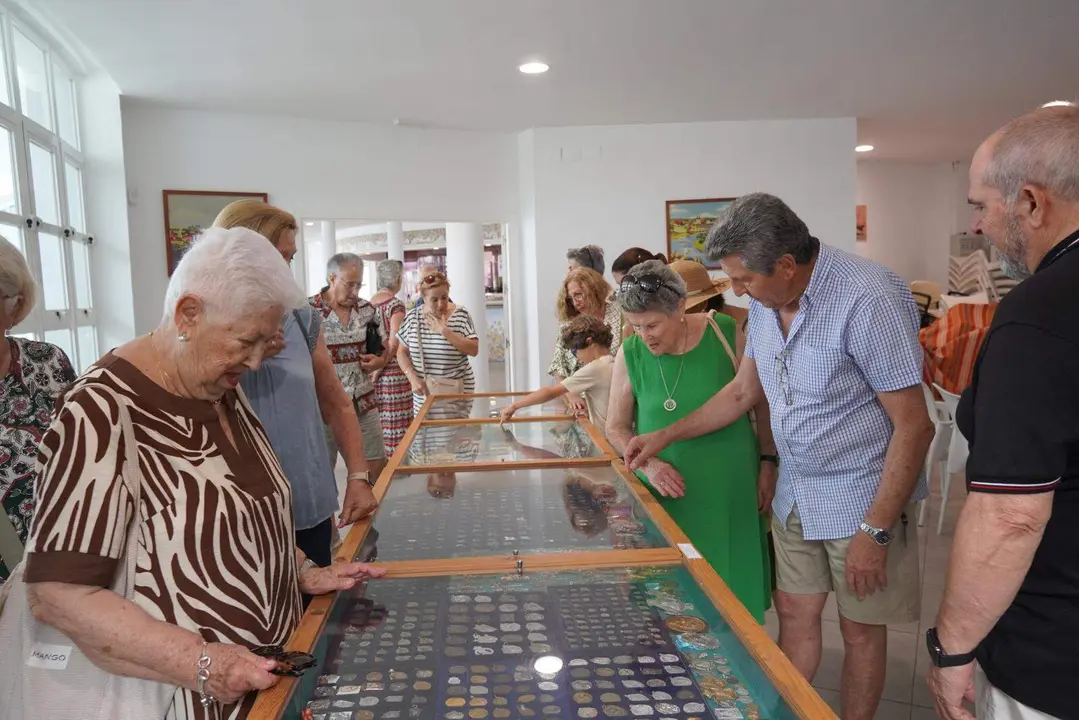 La exposici&oacute;n &lsquo;Colecciones&rsquo; rescata la memoria de varias generaciones en Punta Umbr&iacute;a