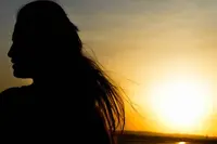 ALICIA Y LA PUESTA DE SOL - Jonatan Gonz&aacute;lez 