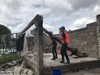 Rafa Juan Martín y Guille Ortega derriban una casa