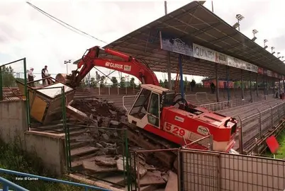 derribo de la tribuna de general de mendizorroza