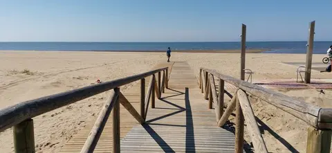 Pasarela de la playa de Isla Canela en Ayamonte