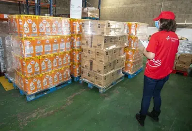 HUELVA, 08/05/20 HUELVA - Fundacion Cepsa y Persan donan detergentes y suavizantes al Banco de Alimentos de Huelva  .
Foto: ALBERTO DIAZ / FUNDACION CEPSA