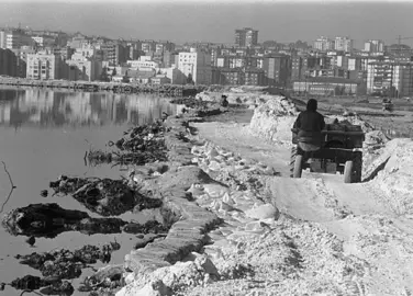 Apilamiento de fosfoyesos frente a la capital onubense en 1990.