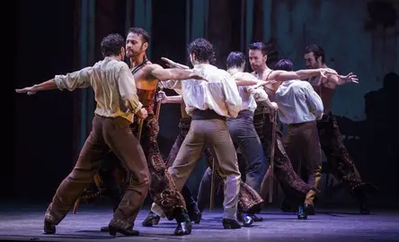 05/09/2020 El Ballet Flamenco de Andalucía (BFA) durante el espectáculo '25 aniversario' en la inauguración de la XXI edición de la Bienal de Sevilla en el Teatro Lope de Vega. En Sevilla (Andalucía, España), a 05 de septiembre de 2020.
POLITICA 
María José López - Europa Press
