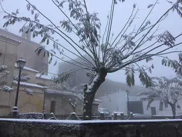 Castillo de Cumbres Mayores, nevado, allí bajará el mercurio hasta -4º bajo cero.