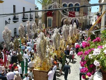 Cruces de Bonares en todo su esplendor