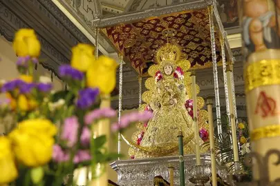 La Virgen en su paso en la Parroquia Nuestra Se&ntilde;ora de la Asunci&oacute;n en Almonte