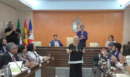 Acto de elección de la alcaldesa de Almonte