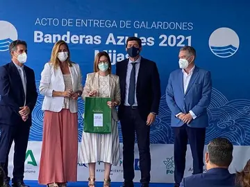 Punta Umbr&iacute;a recoge su bandera azul