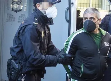 15-11-2021 Huelva.- Tribunales.- Llega a la Audiencia Bernardo Montoya entre medidas de seguridad y sin incidentes.
Bernardo Montoya, acusado de agredir sexualmente y asesinar en el mes de diciembre de 2018 a Laura Luelmo, la profesora zamorana de 26 años, en la localidad de El Campillo (Huelva), ha llegado este lunes sobre las 9,36 horas a la Audiencia Provincial, donde esta jornada comienza el juicio con jurado popular por este crimen.
POLITICA ANDALUCÍA ESPAÑA EUROPA HUELVA SOCIEDAD
A.PEREZ/EUROPA PRESS.