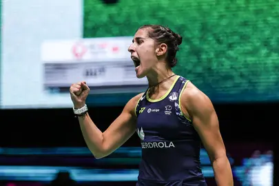Carolina Mar&iacute;n celebra un punto en Malasia.
