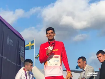 Héctor Santos se ha abonado a ser segundo.