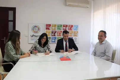 Convenio UHU Fundacion Caja Rural 01