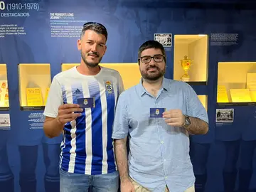 Seguidores del Recreativo con su abono (1)