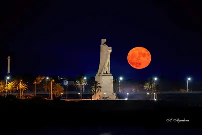 Luna llena sobre Huelva.