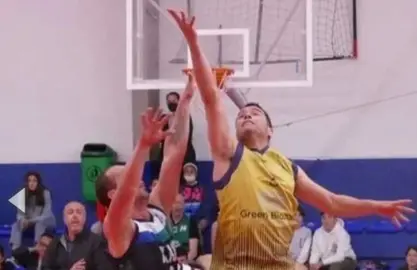 Antonio Rodríguez realiza una bandeja para el Anystar-Ciudad de Moguer.