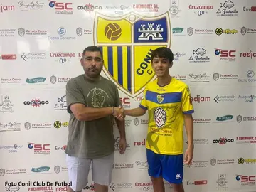 José Mari con la camiseta del Conil CF.