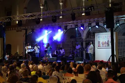 Actuación de Victor Azael y su orquesta