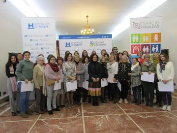 Entrega de subvenciones con la presidenta de la Diputación