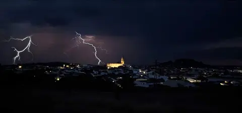 La tormenta, sobre Calañas, esta noche.