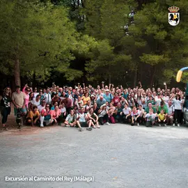 Foto de familia masiva en el Caminito del Rey de los excursionistas de Escacena.