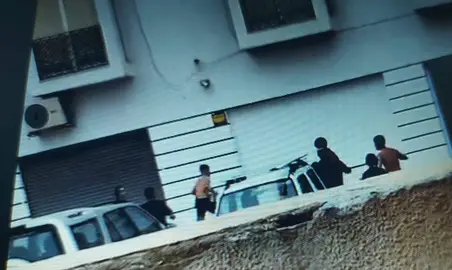 Un momento de la pelea masiva en la calle Bachiller.