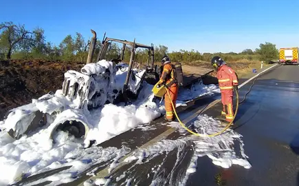 El vehículo quedó reducido a un amasijo de chatarra