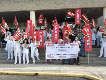 Concentración de CCOO en el Hospital Juan Ramón Jiménez