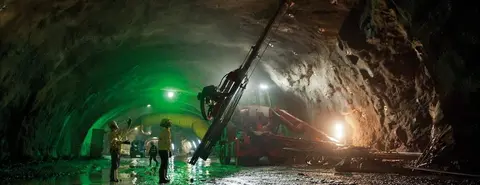 Operarios de Lurpelan trabajando en el interior de una mina
