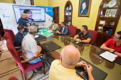 Reuni&oacute;n para ultimar el plan informativo a la poblaci&oacute;n onubense ante los tsunamis.