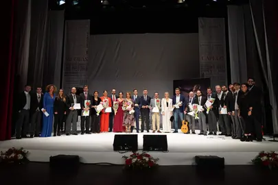 Foto de familia del acto homenaje