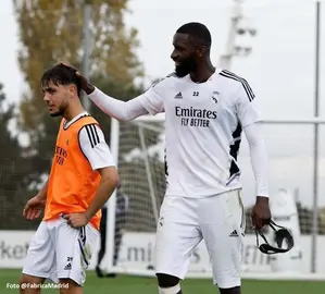 El onubense Yeray Lancha con Rudiger.