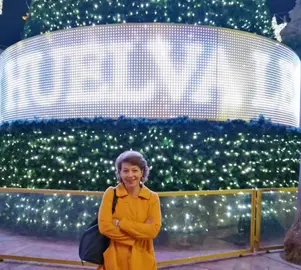 Con las luces de Huelva de gu&iacute;a.